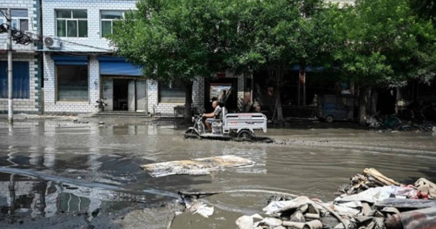 Chuvas torrenciais provocam cerca de 100 mortos na China