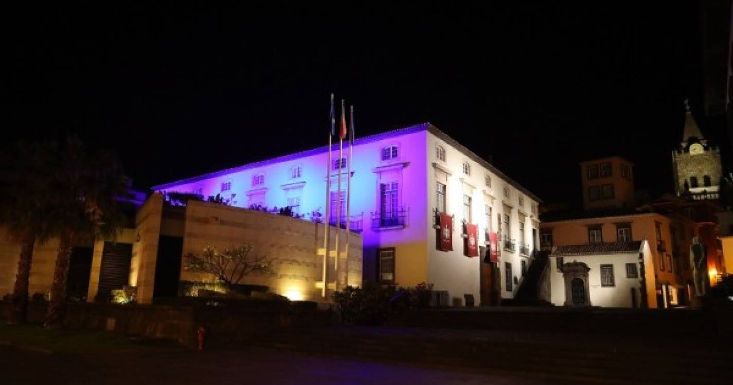 Parlamento madeirense ilumina-se de azul para assinalar o Dia da Europa