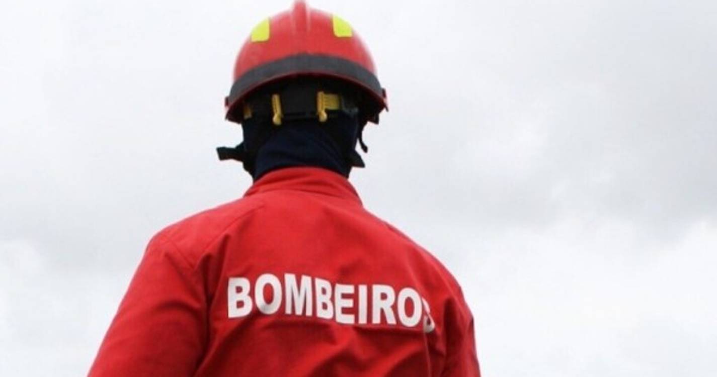 Incêndio num prédio em Sintra obriga à retirada de 60 pessoas