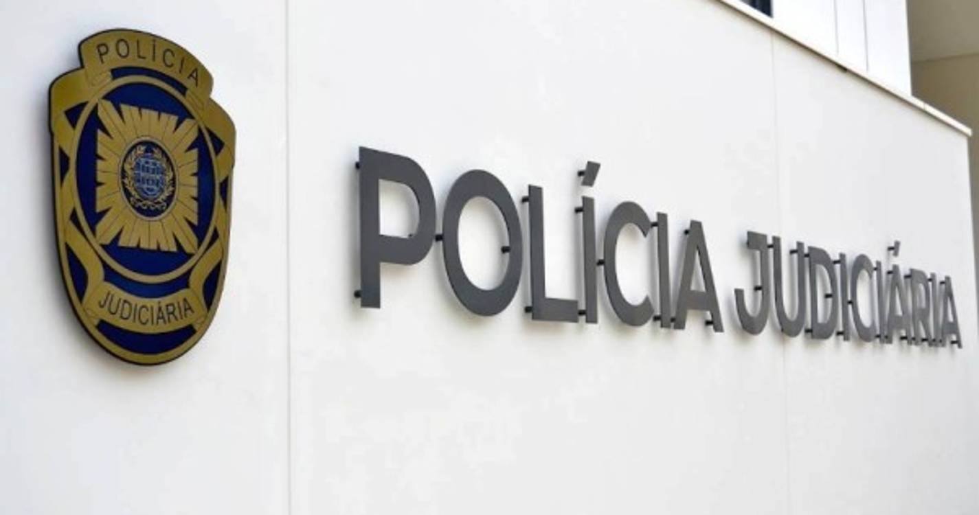 PJ apreende 292 mil euros em carro que 'viajava' para a Madeira