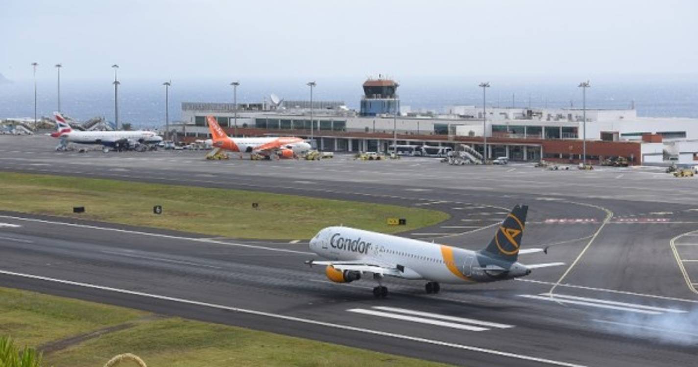 Movimento está a normalizar-se no aeroporto da Madeira e já aterraram 20 aviões