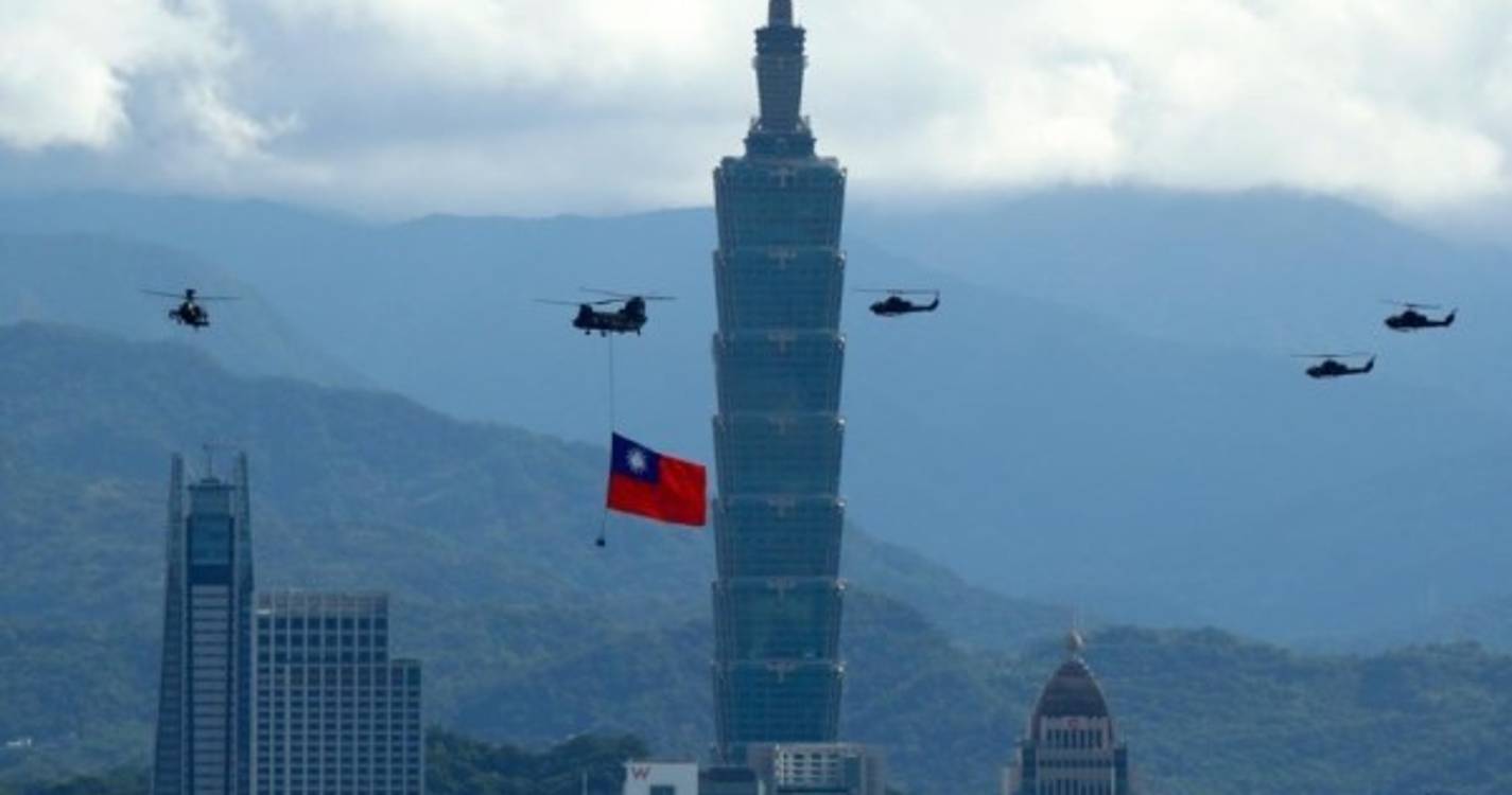 Exercicios militares chineses continuam no estreito de Taiwan