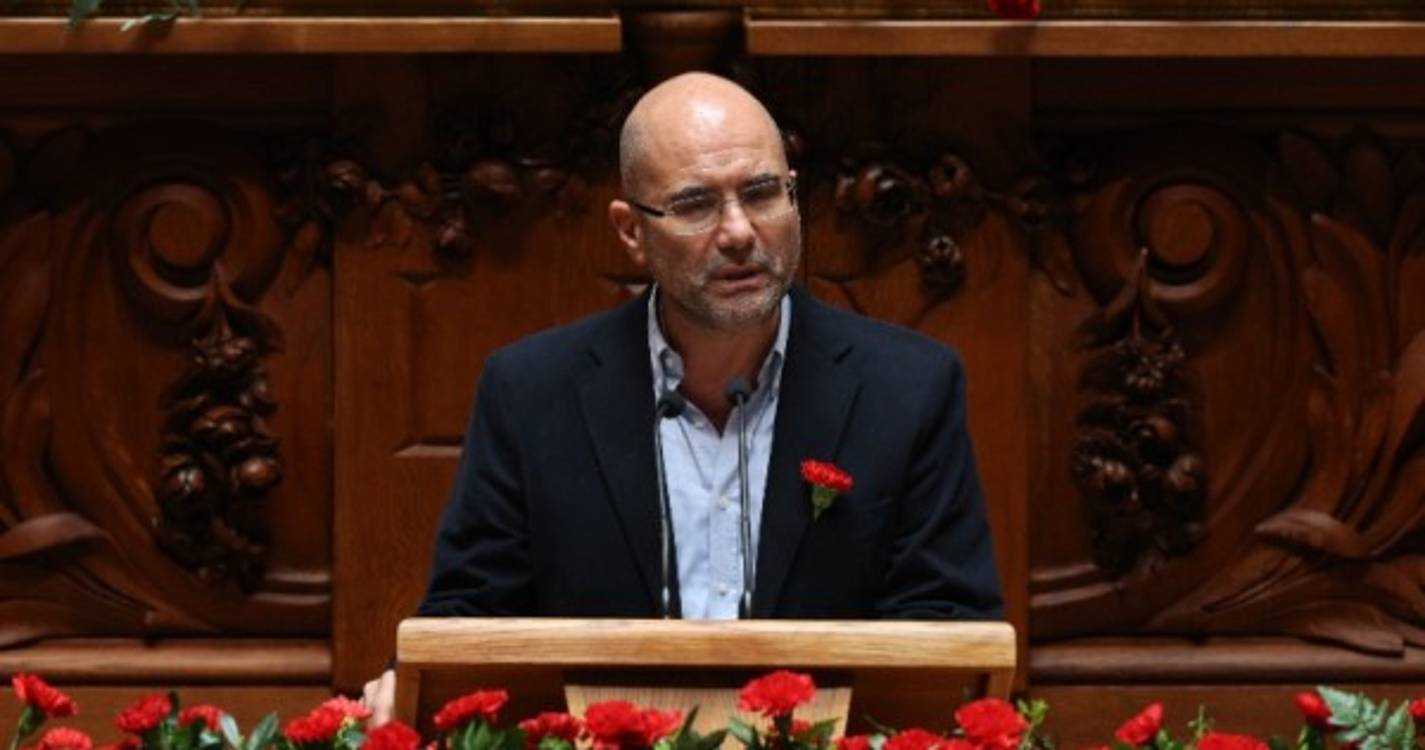 25 Abril: PCP avisa que &#34;democracia está sob ameaça&#34; do fascismo e falta de concretização de direitos