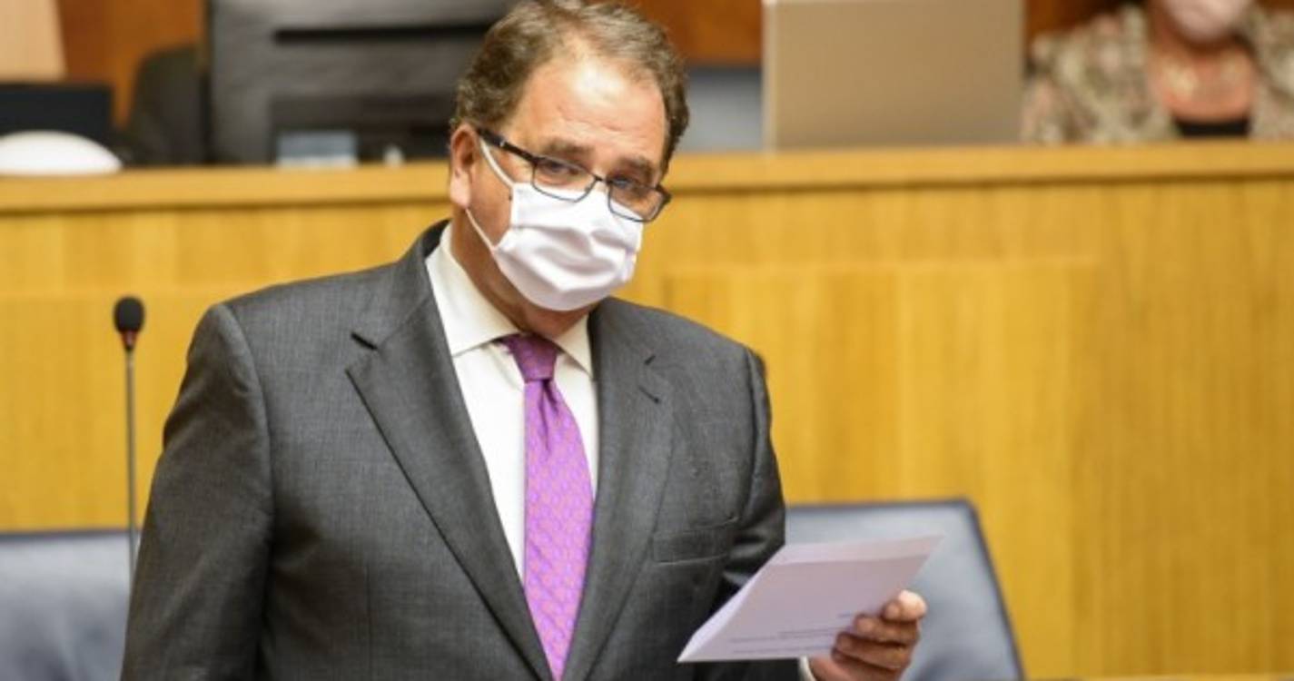 Adolfo Brazão pergunta pelo vai suceder aos agentes do SEF