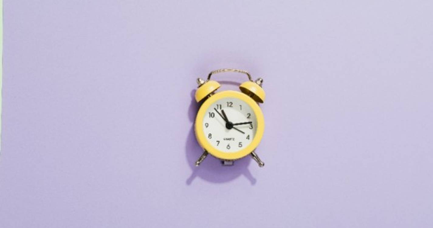 Relógios avançam uma hora na madrugada de domingo