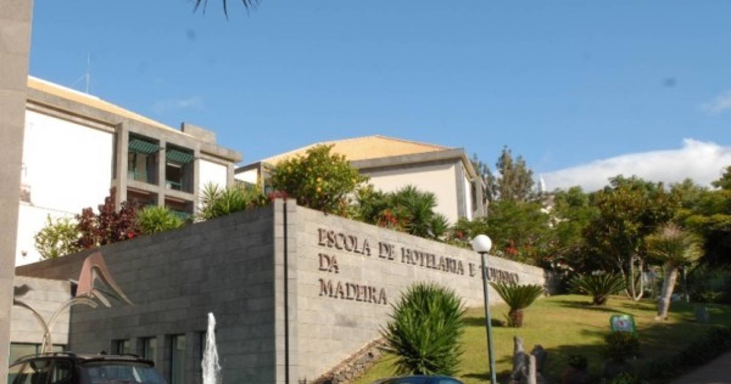 Escola Profissional convoca imprensa para dar resposta à indignação dos alunos