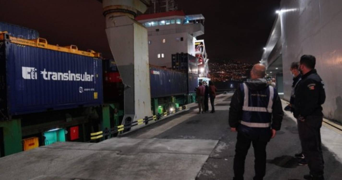 Navio cargueiro já atracou no porto do Funchal