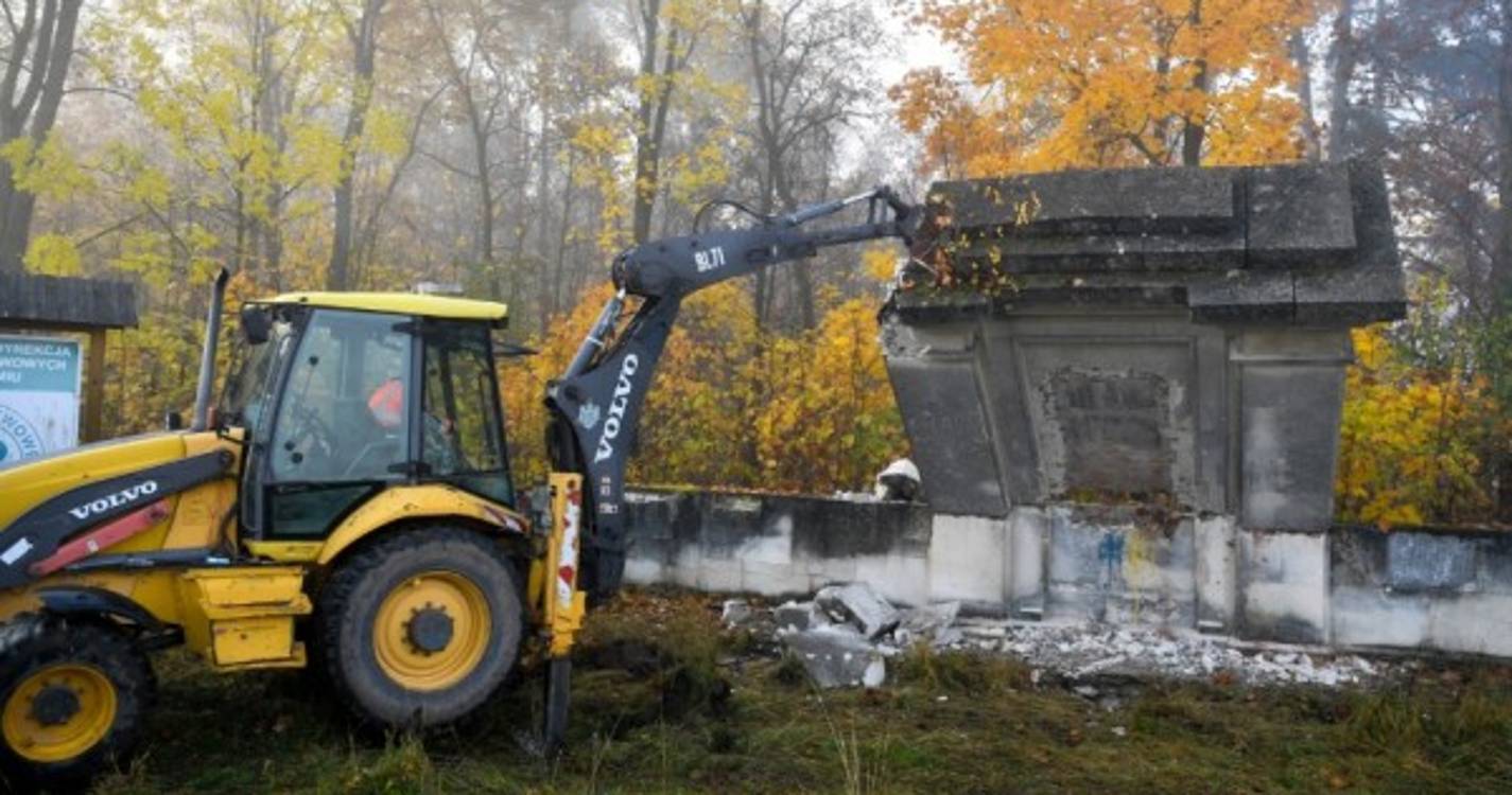 Polónia remove monumentos soviéticos para "des-russificar" o país