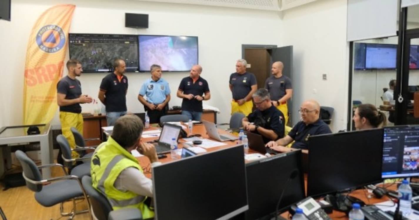 Incêndios ativos na Calheta e Ribeira Brava mobilizam 98 operacionais e 24 veículos