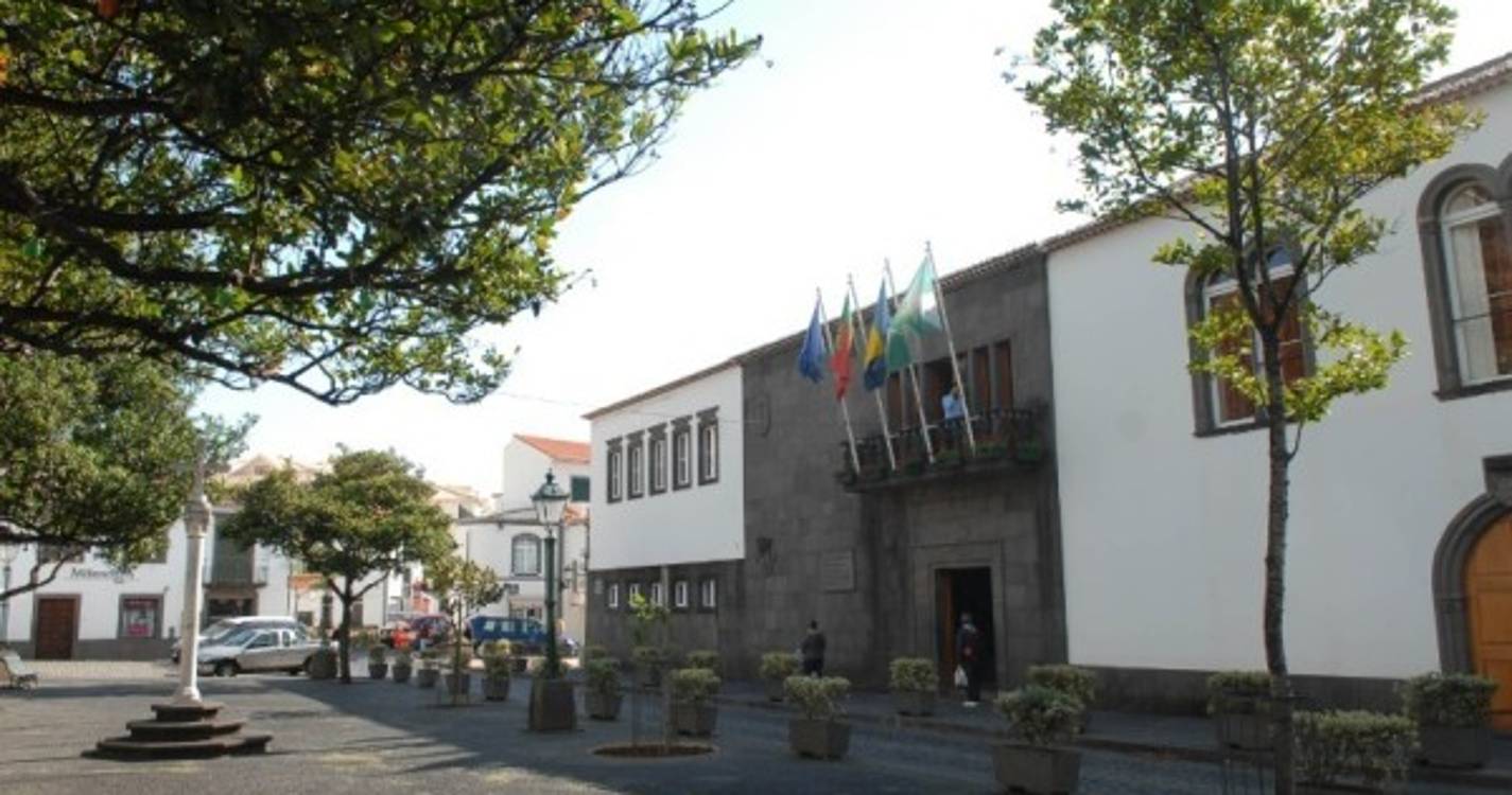 Câmara de Santa Cruz critica modelo do Governo no apoio aos manuais escolares