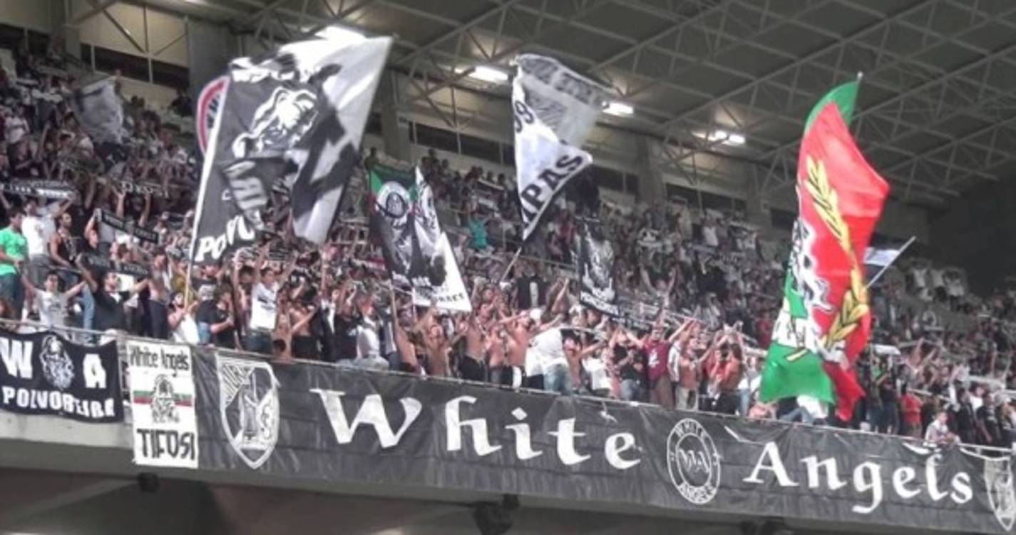 I Liga: Adepto cai da bancada no Estádio D. Afonso Henriques