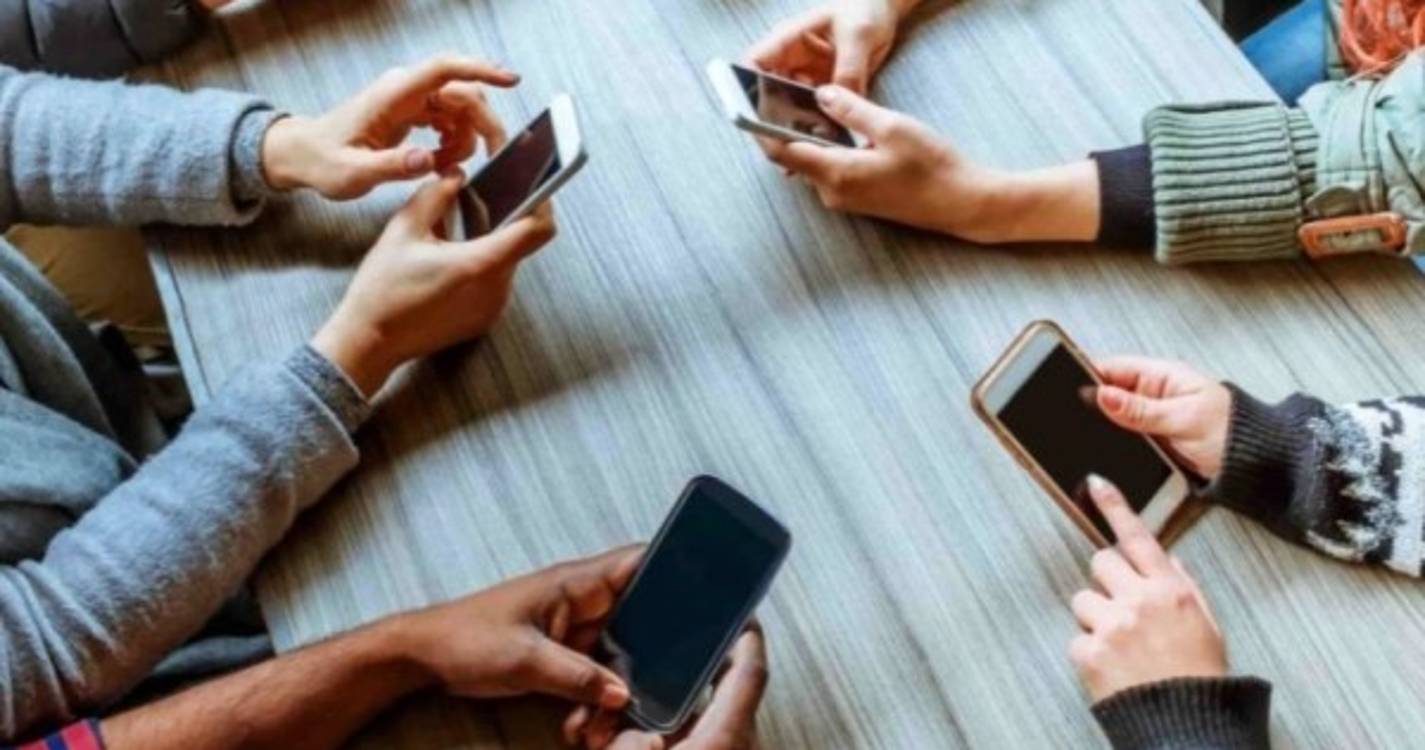 Teste online vai avaliar risco de dependência da Internet nos jovens