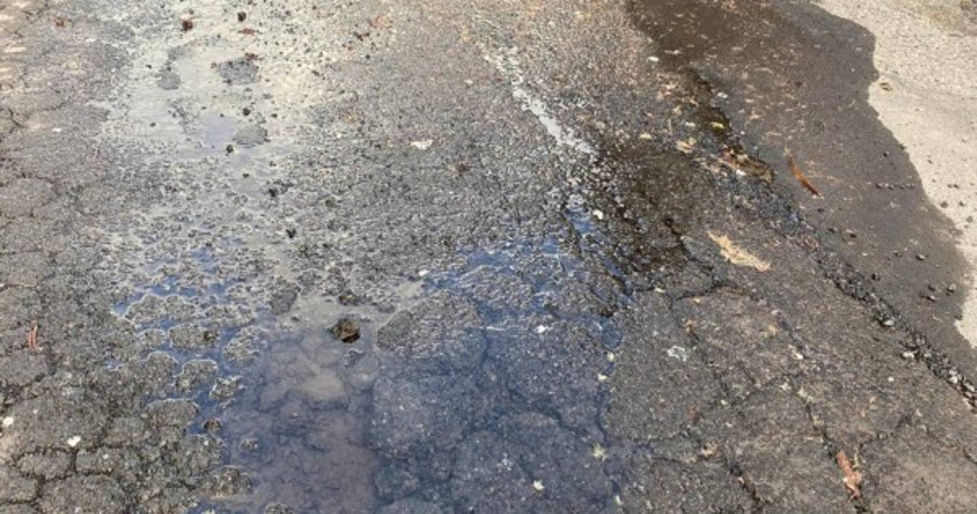 Derrame de água na Rua de Santa Rita sem resolução há sete dias