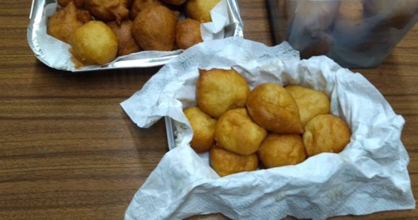 Santana oferece ingredientes para malassadas e sonhos para as crianças da freguesia