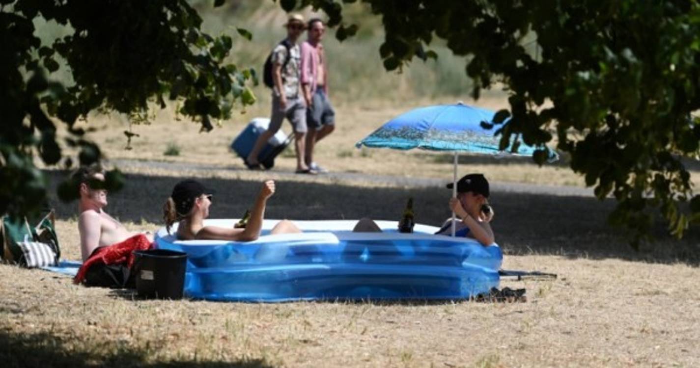Milhões de britânicos enfrentam temperaturas sem precedentes no país