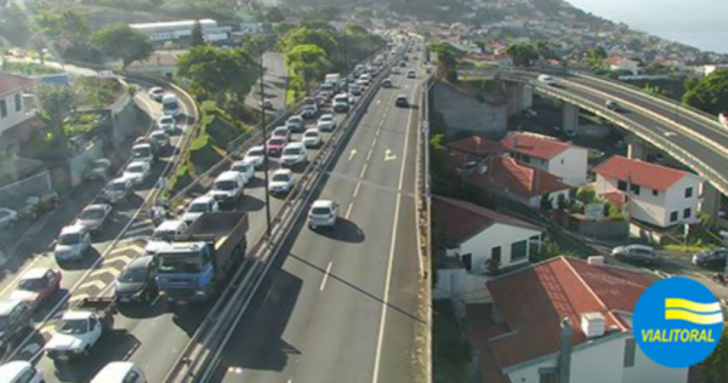 Acidente na Ponte João Gomes complica trânsito na via rápida