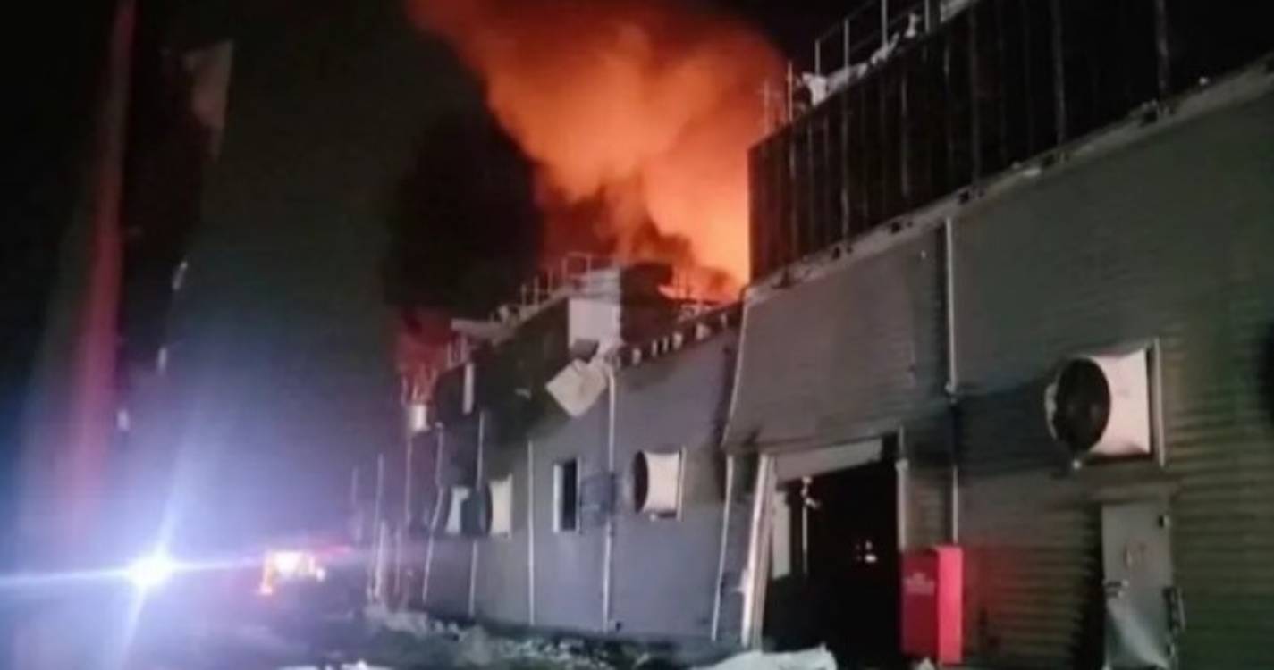 Pelo menos cinco mortos e mais de 100 feridos em incêndio numa fábrica em Taiwan