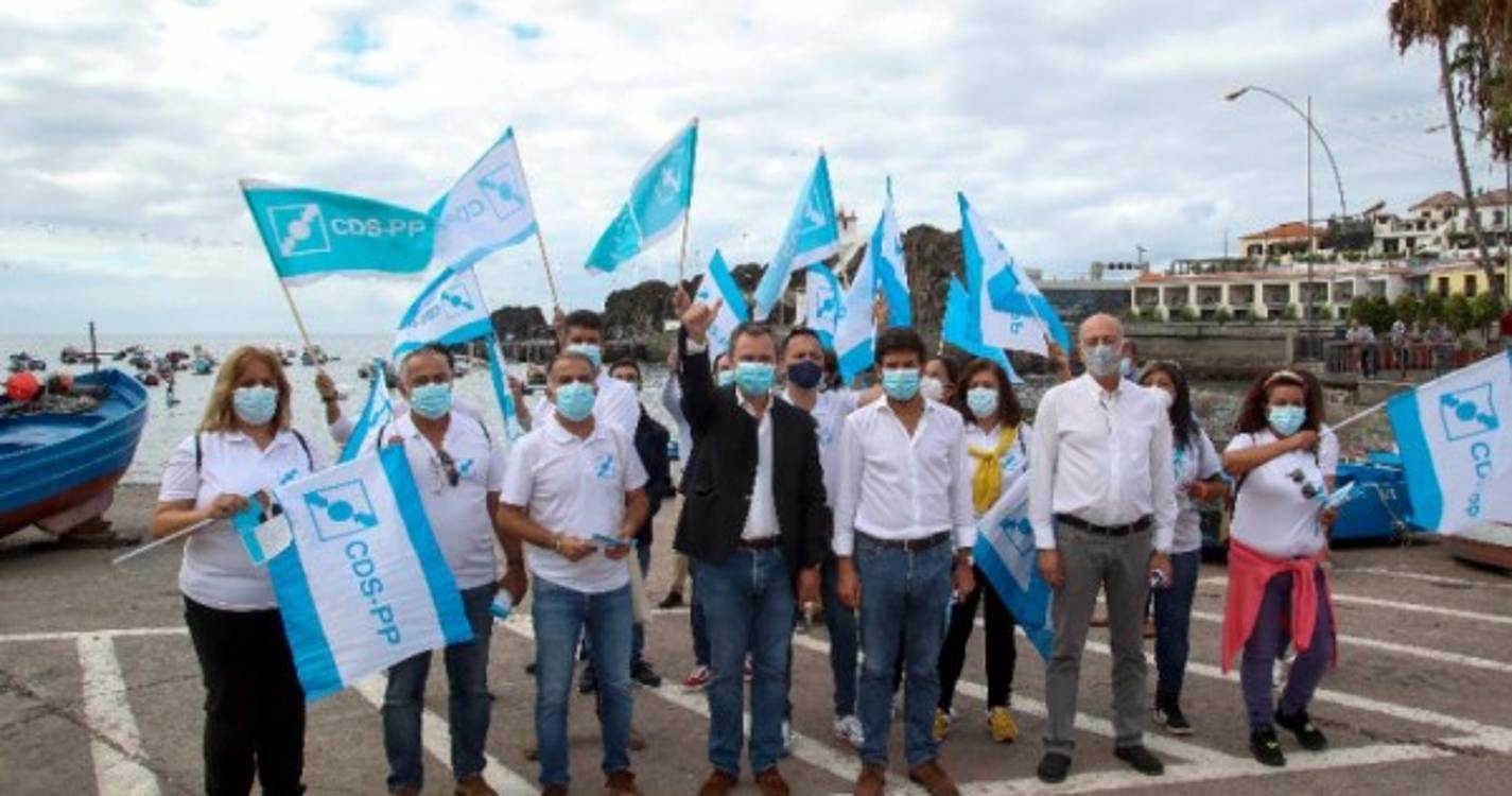Líder do CDS critica Costa armado em "papão dos empresários"