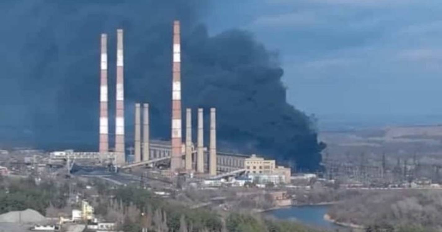 Estação de energia bombardeada na Ucrânia