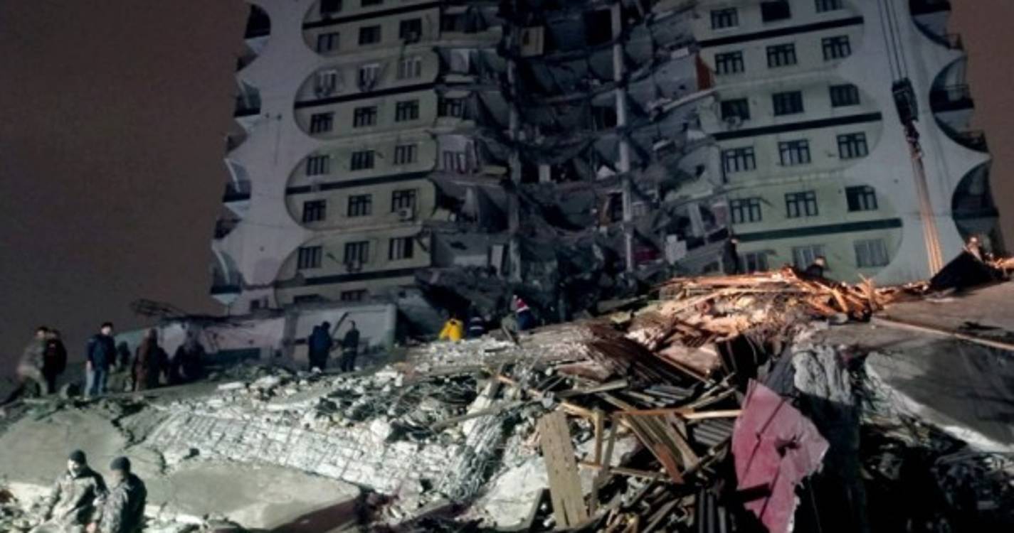 Sismo na Turquia causa alerta de tsunami na costa de Itália