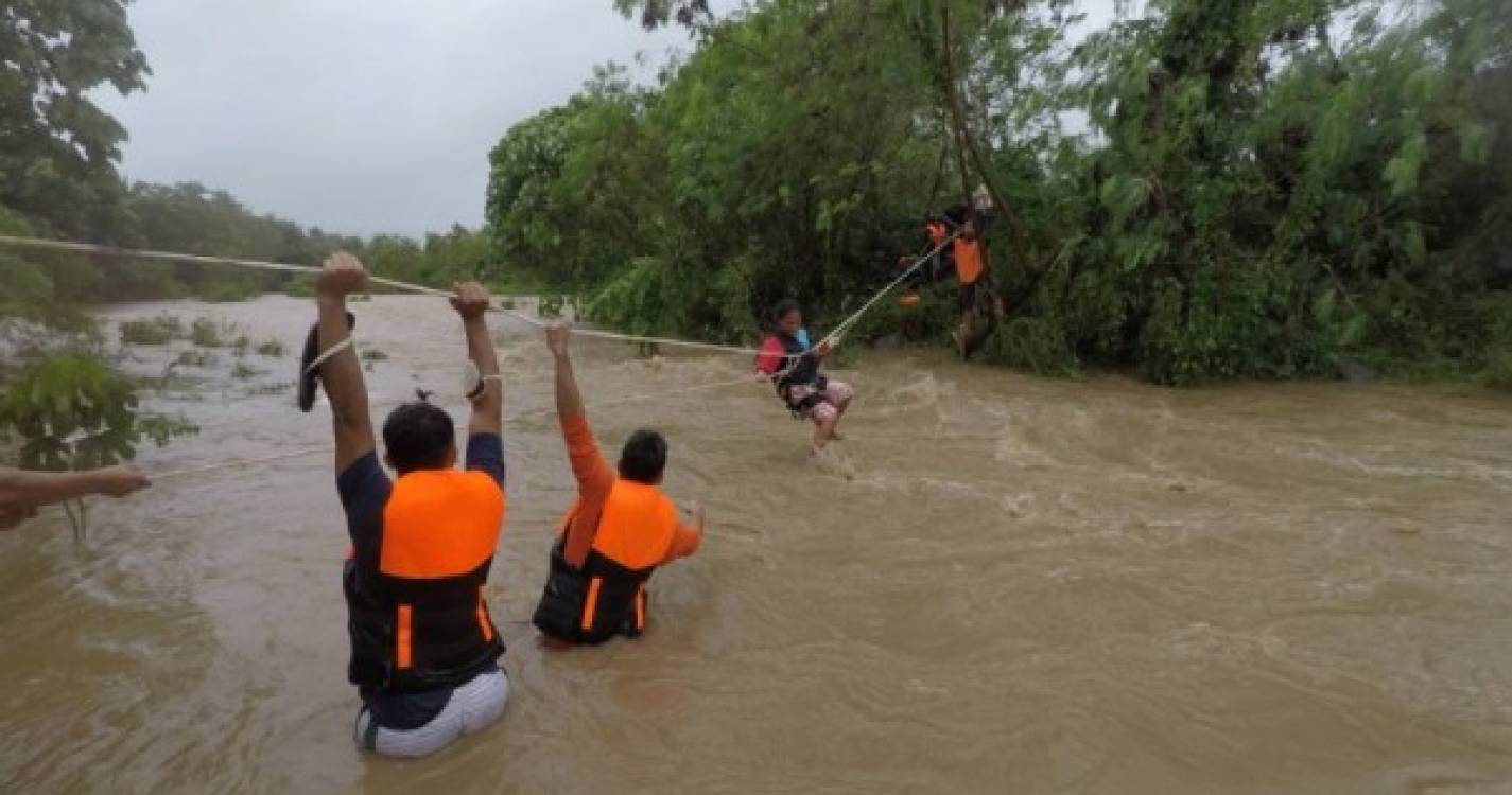 Sobe para 19 número de mortos nas Filipinas após passagem de tufão
