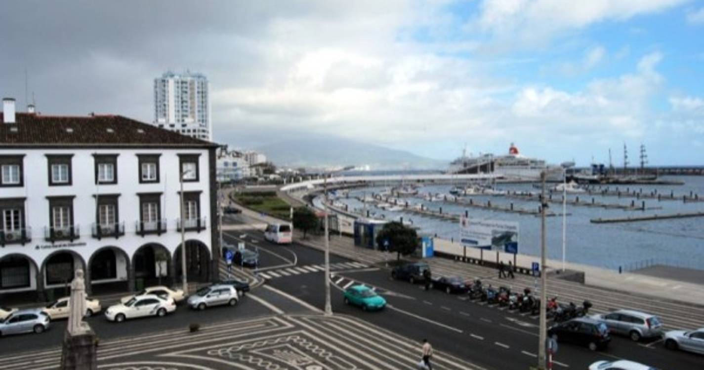 Seis homens e uma mulher detidos por tentativa de homicídio em Ponta Delgada