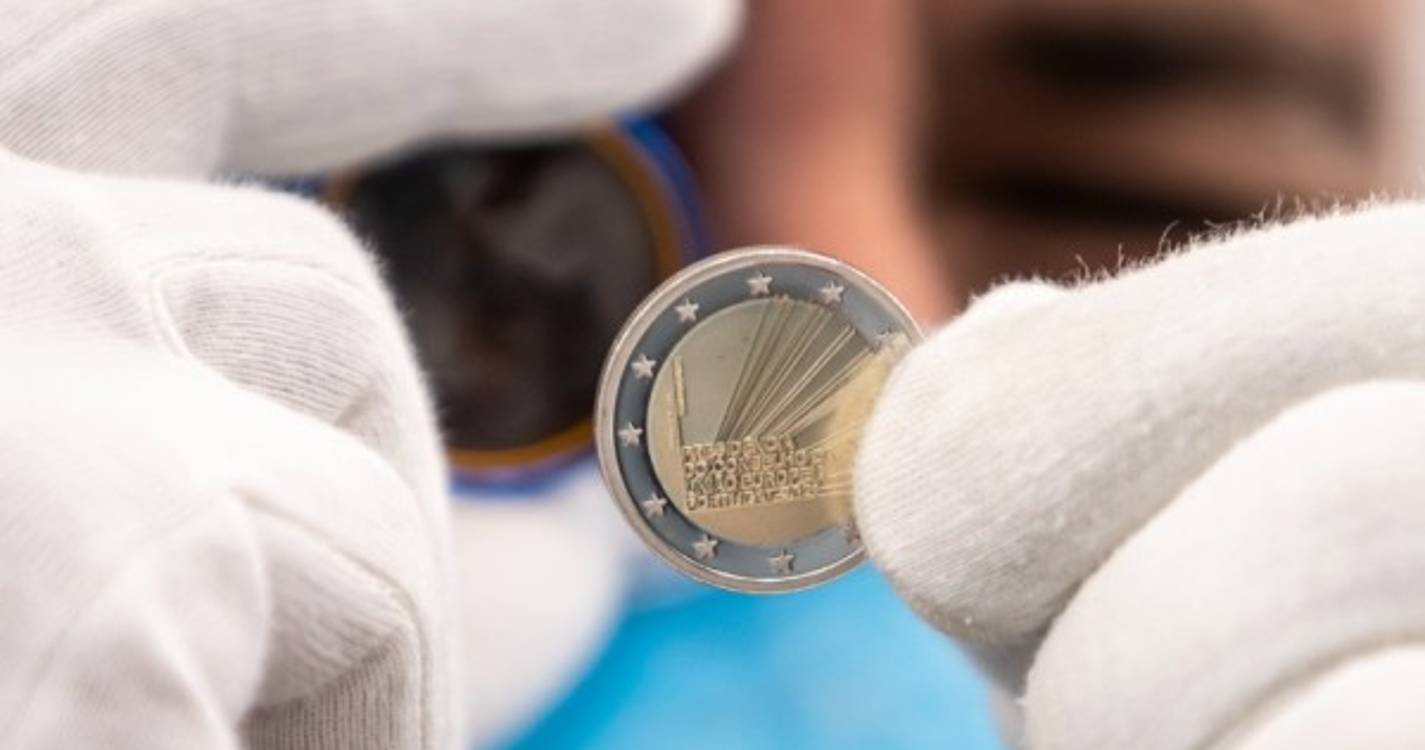 Euro cai e interrompe ciclo de quatro sessões de ganhos