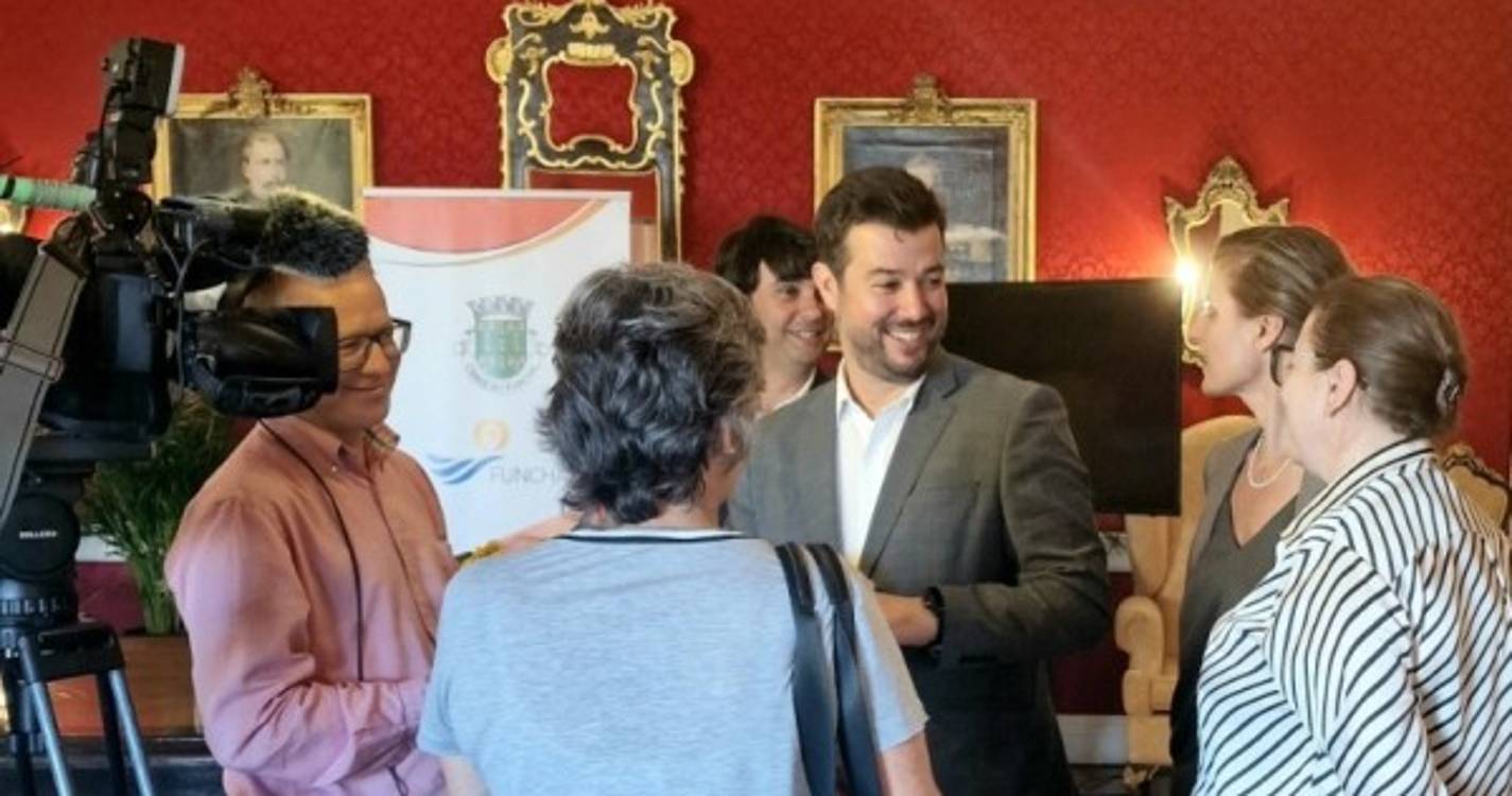 Confiança condena ‘regozijo’ da CMF e lamenta 'censura' ao 25 de abril