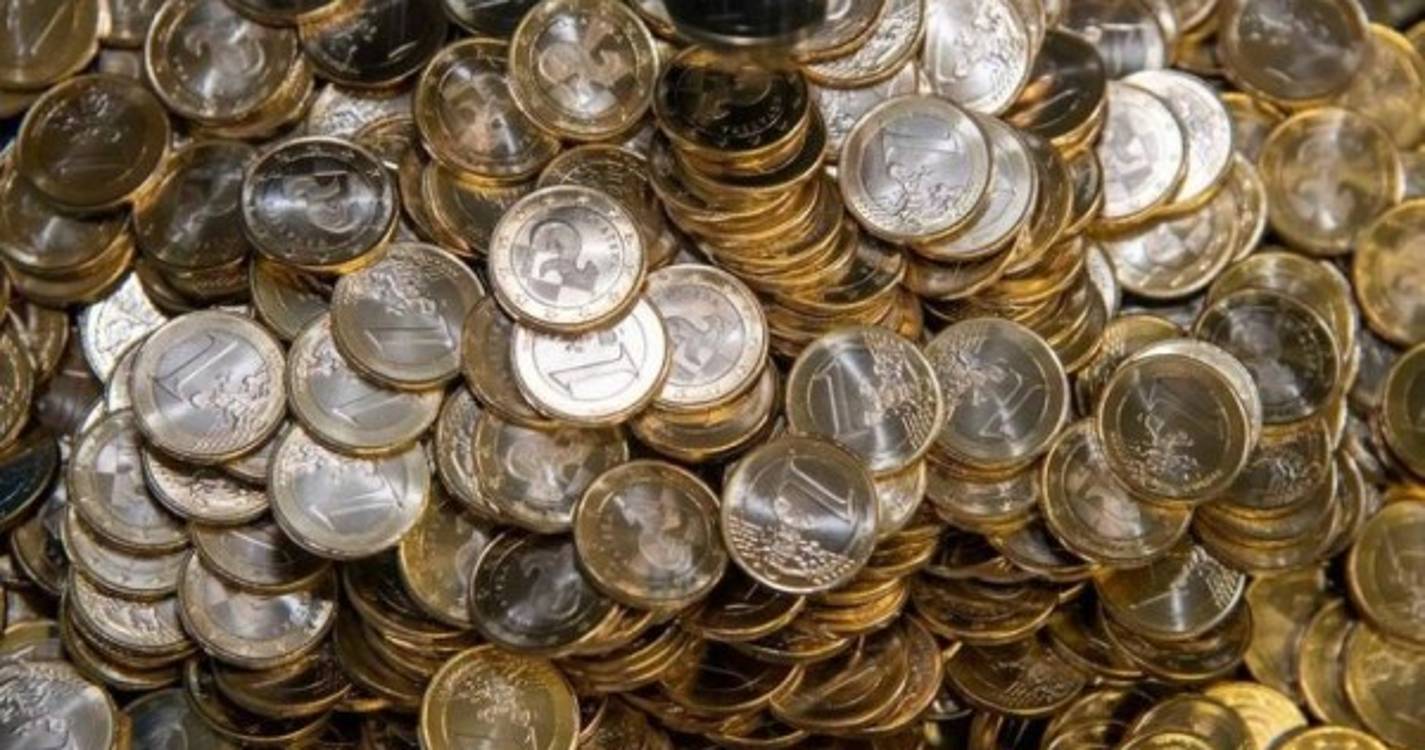 Euro sobe com mercado à espera da Fed e do BCE