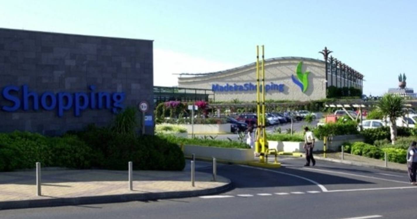 Simulacro de incêndio causa aparato no Madeira Shopping