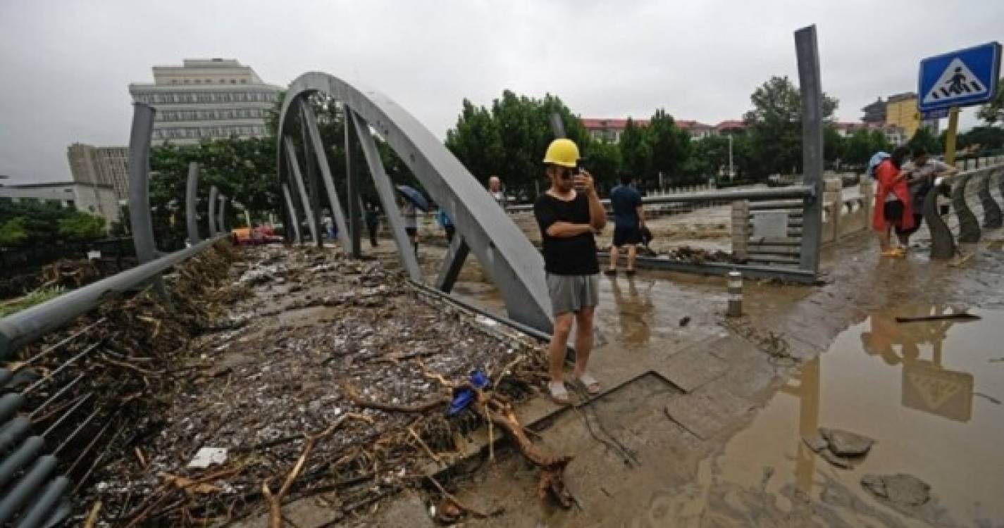 Sobe para 20 número de mortes em Pequim e arredores devido às chuvas torrenciais
