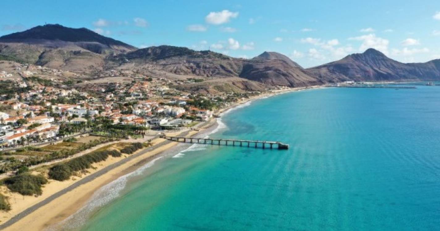 Pico do verão vai levar 40 mil visitantes ao Porto Santo e motiva alerta