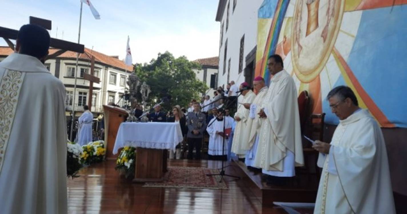 Corpo de Deus: Bispo do Funchal apela ao mundo para que se deixe de girar à volta do dinheiro e do prazer
