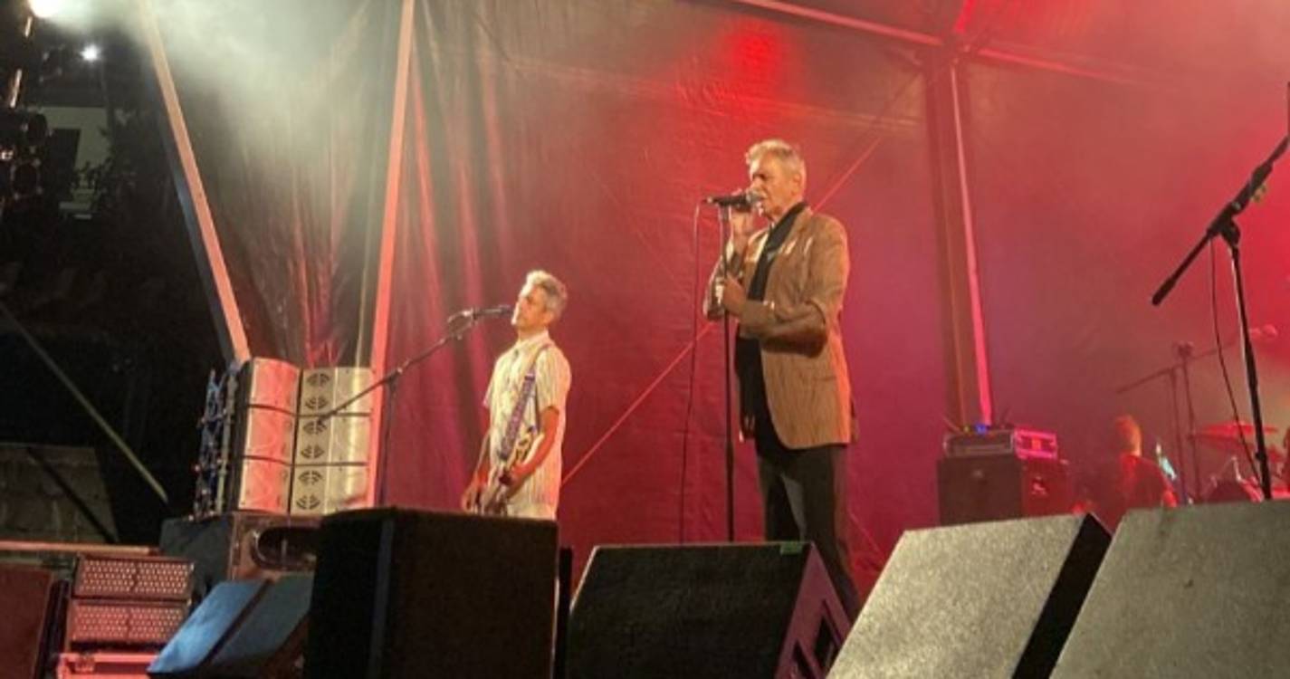 'Mar de gente' em Santana para assistir ao concerto dos GNR