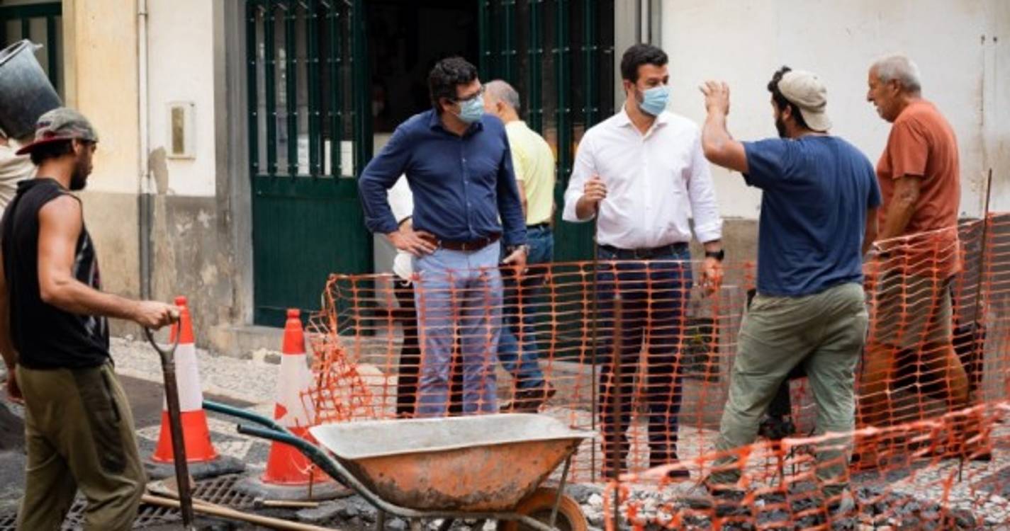 Miguel Silva Gouveia visita obras na Rua do Seminário