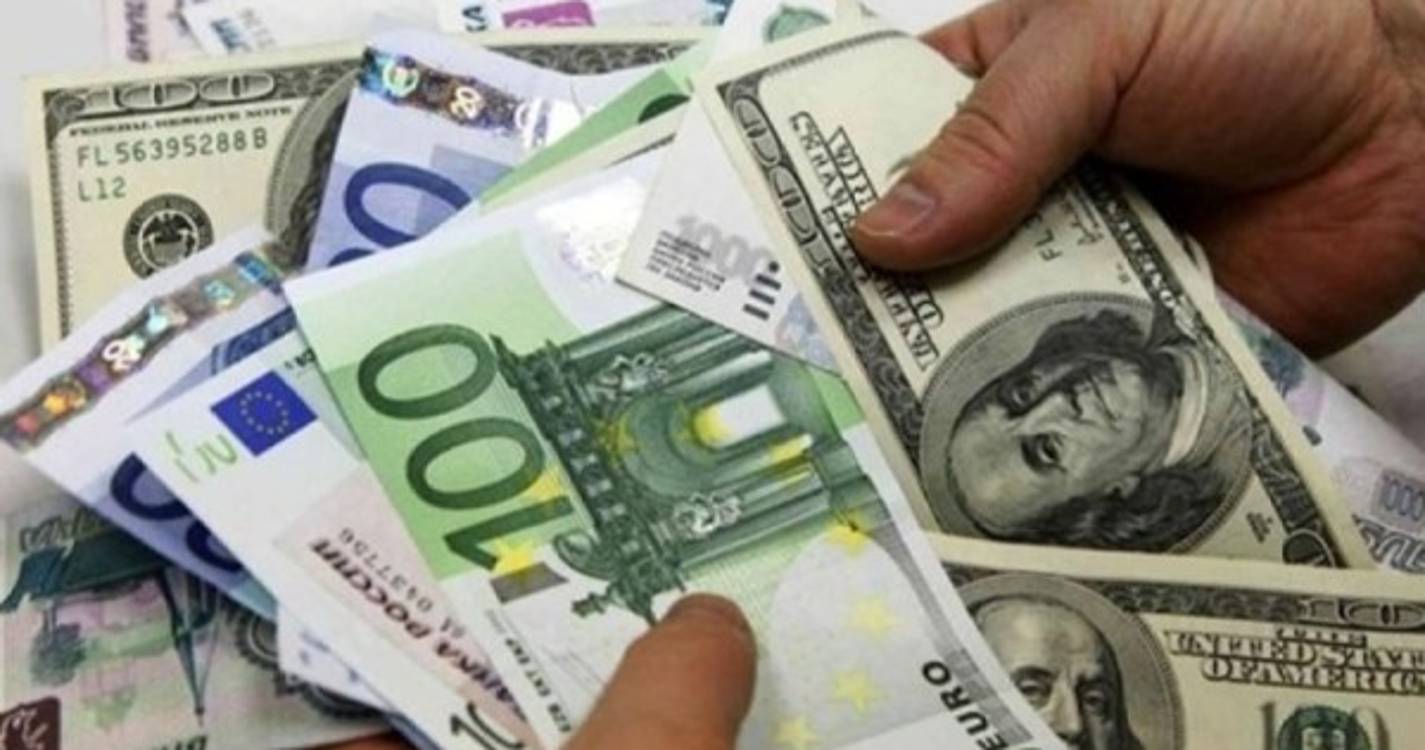 Euro mantém-se abaixo de 1,15 dólares