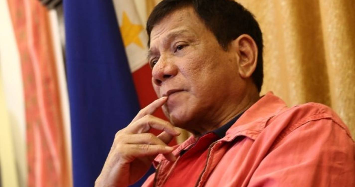 Presidente filipino demite embaixadora no Brasil filmada a agredir funcionária