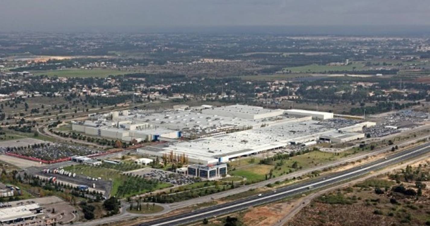 Autoeuropa retoma hoje produção após paragem devido a falta de peças