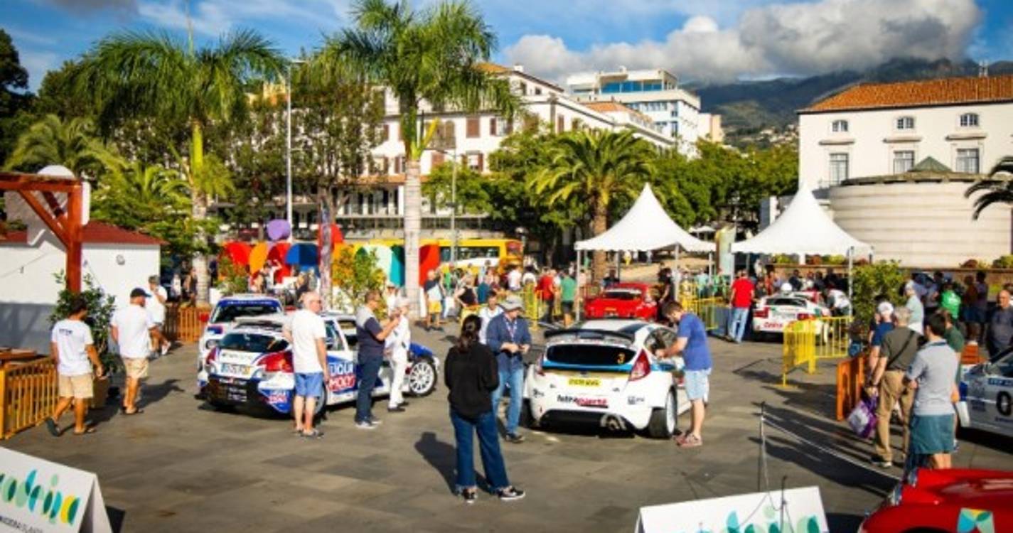 Legend: Quatro equipas falham verificações técnicas