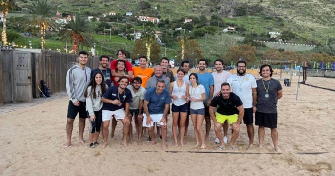 Ténis de praia arrancou no areal de Machico