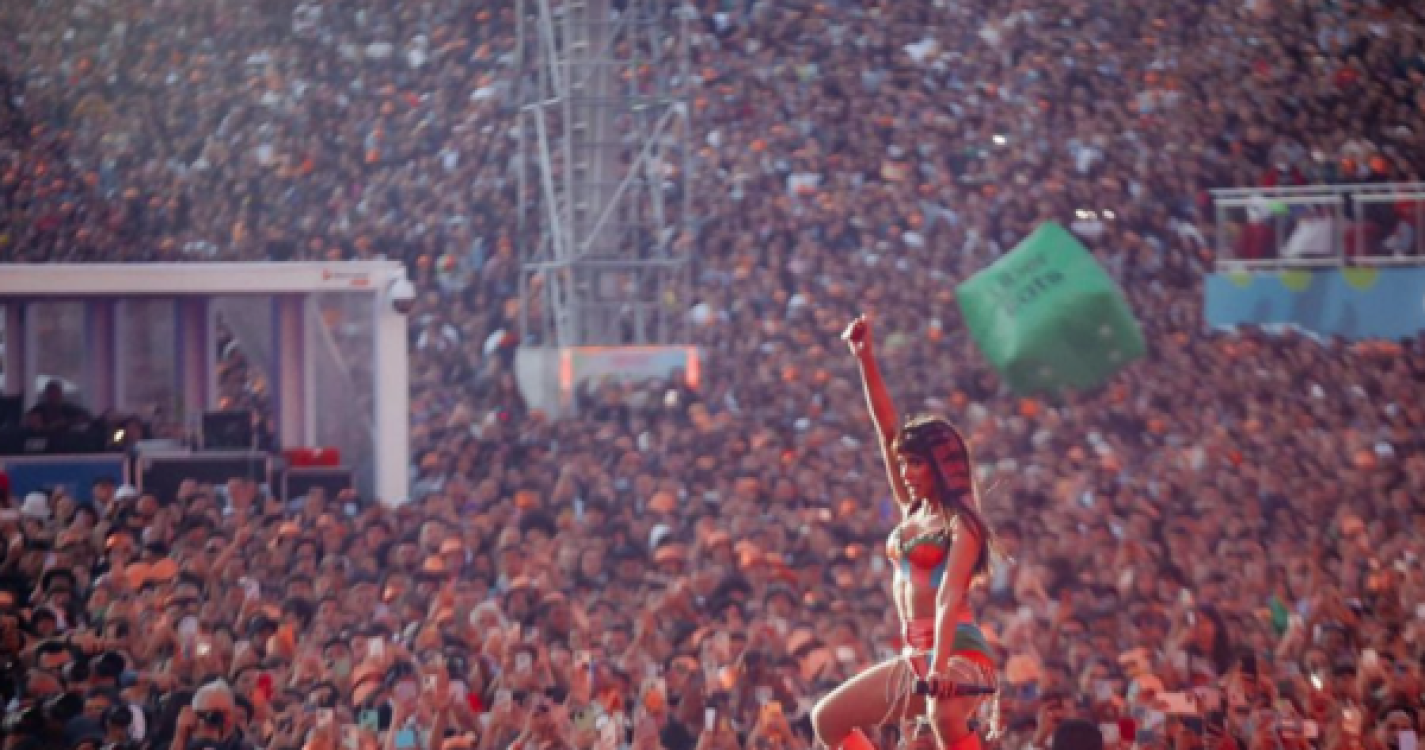 Anitta criticada após subir ao palco do Rock in Rio com bandeira de Espanha