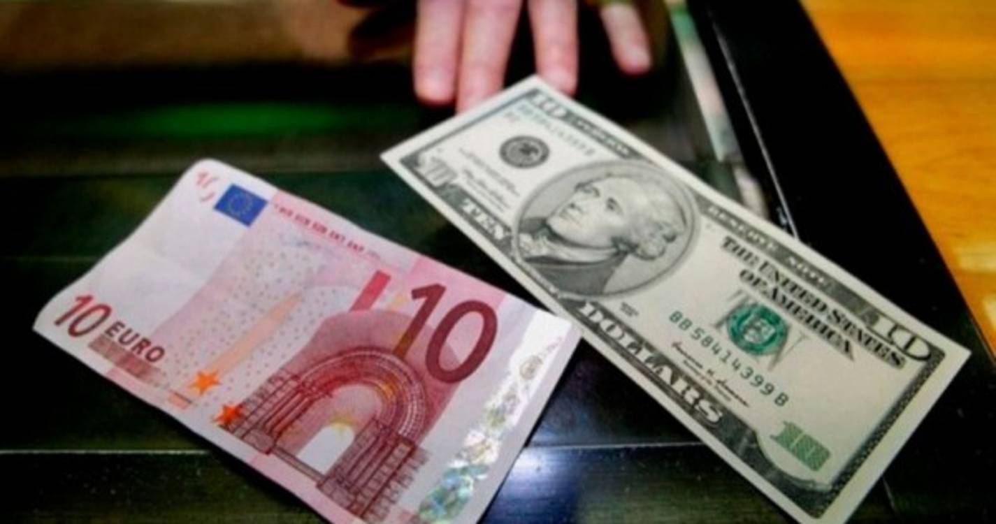 Euro recua mas mantém-se em 1,09 dólares
