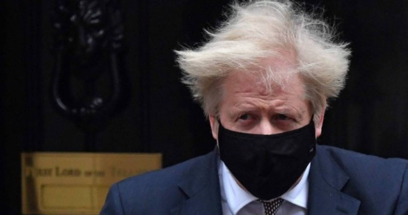Covid-19: Ex-chefe de comunicação de Boris Johnson pede desculpas por festa