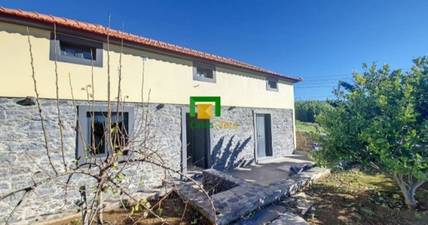Moradia Isolada com Terreno - CANHAS
