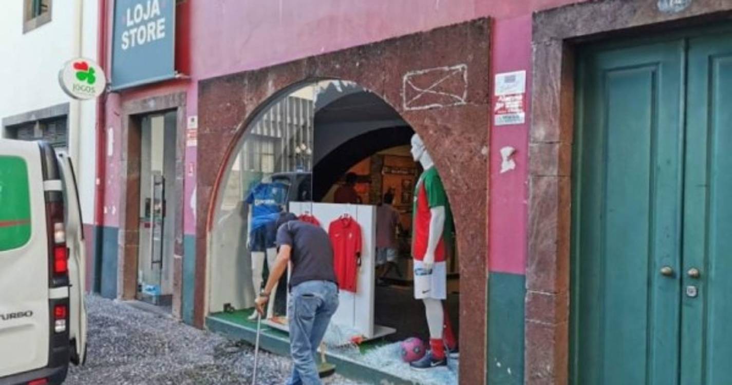 Montra da loja do Marítimo foi vandalizada (com fotos)