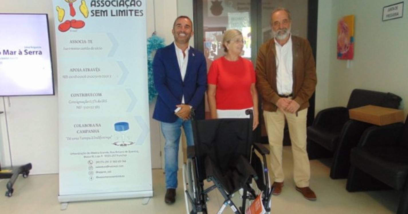 Associação Portuguesa das Pessoas com Necessidades Especiais entregou uma cadeira de rodas em Santa Maria Maior