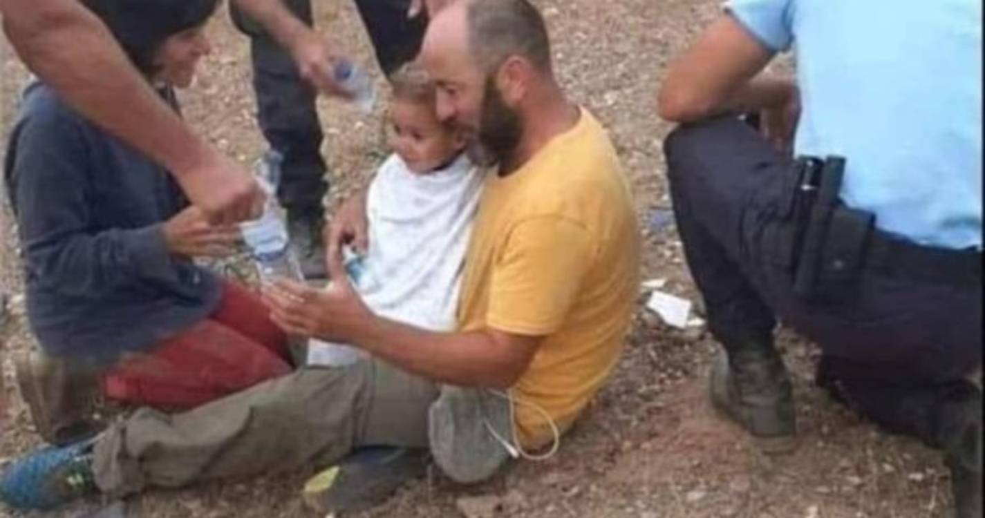 Fotografia mostra reencontro entre Noah e o pai