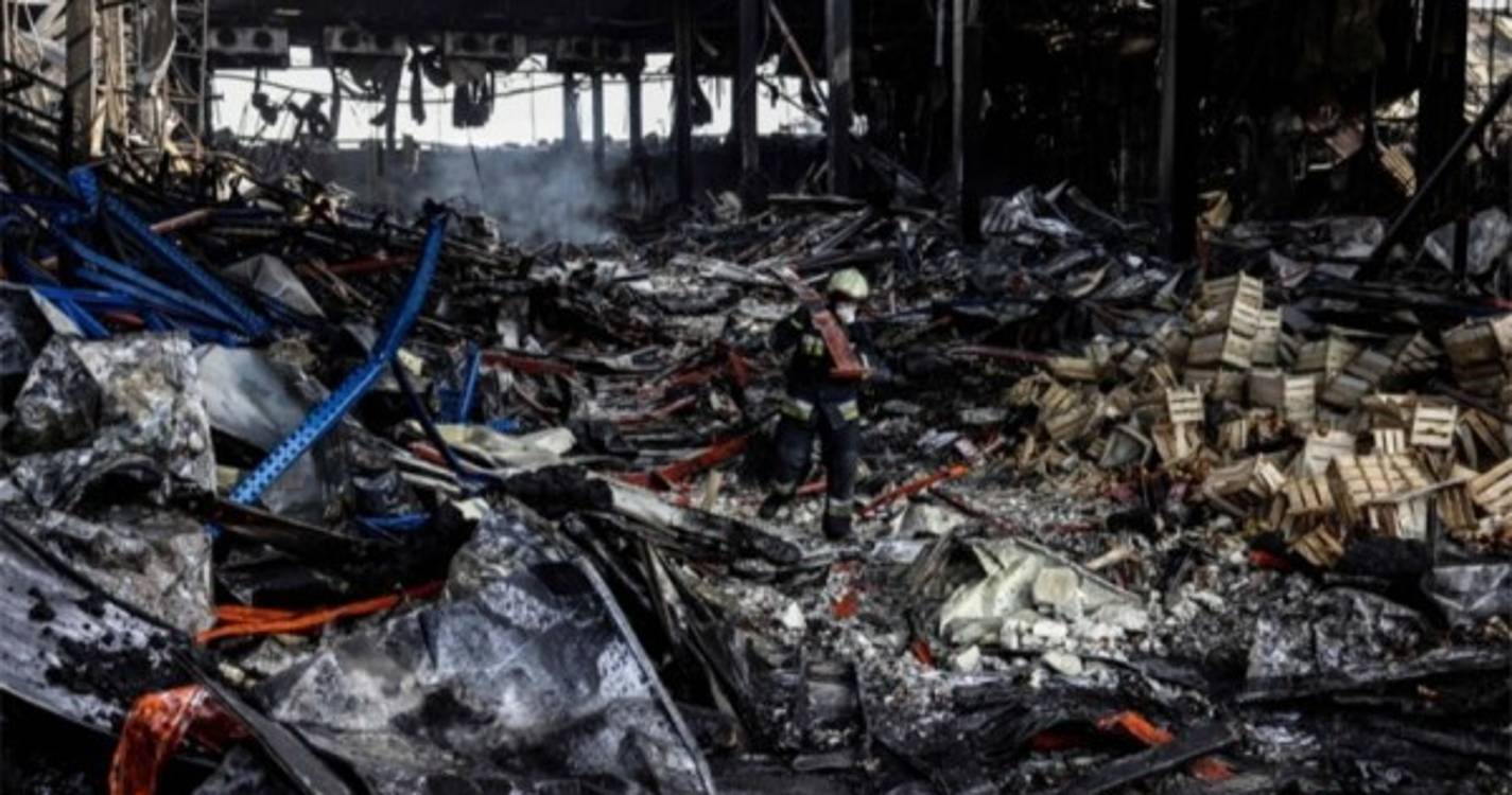 Ucrânia: Bombardeamento em aeródromo militar deixa cidade sem 'stock' de combustível