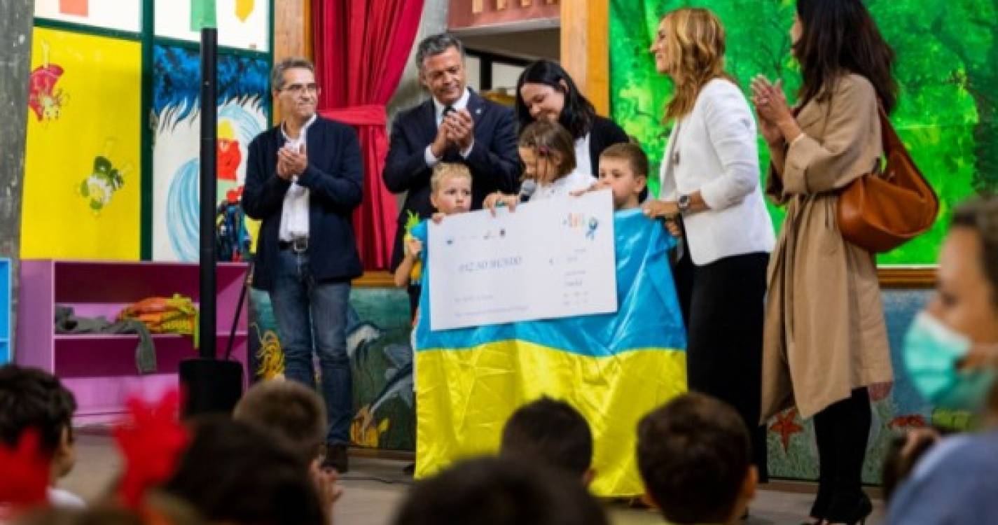 Escola da Nazaré entregou donativo à Associação de Ucranianos em Portugal