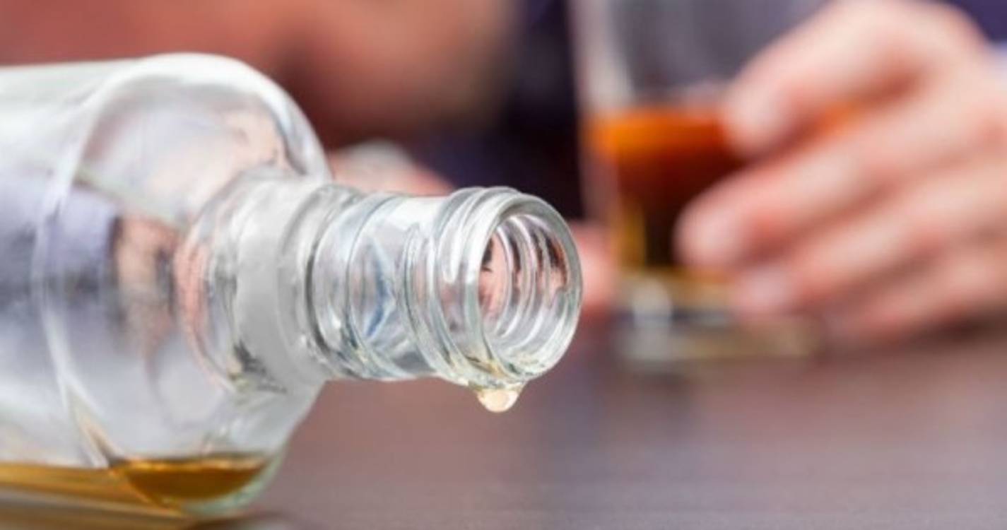 Pelo menos 12 mortos e 140 intoxicados por consumo de álcool adulterado no Irão